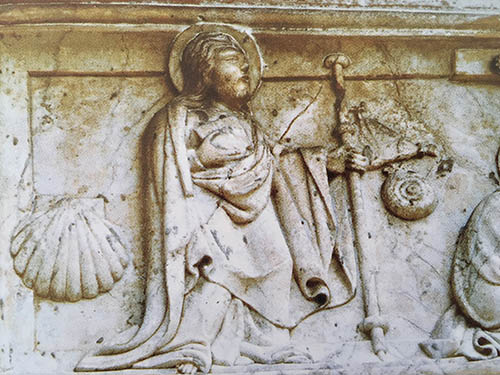 Levanto, oratorio di San Giacomo - Particolare del portale raffigurante un pellegrino